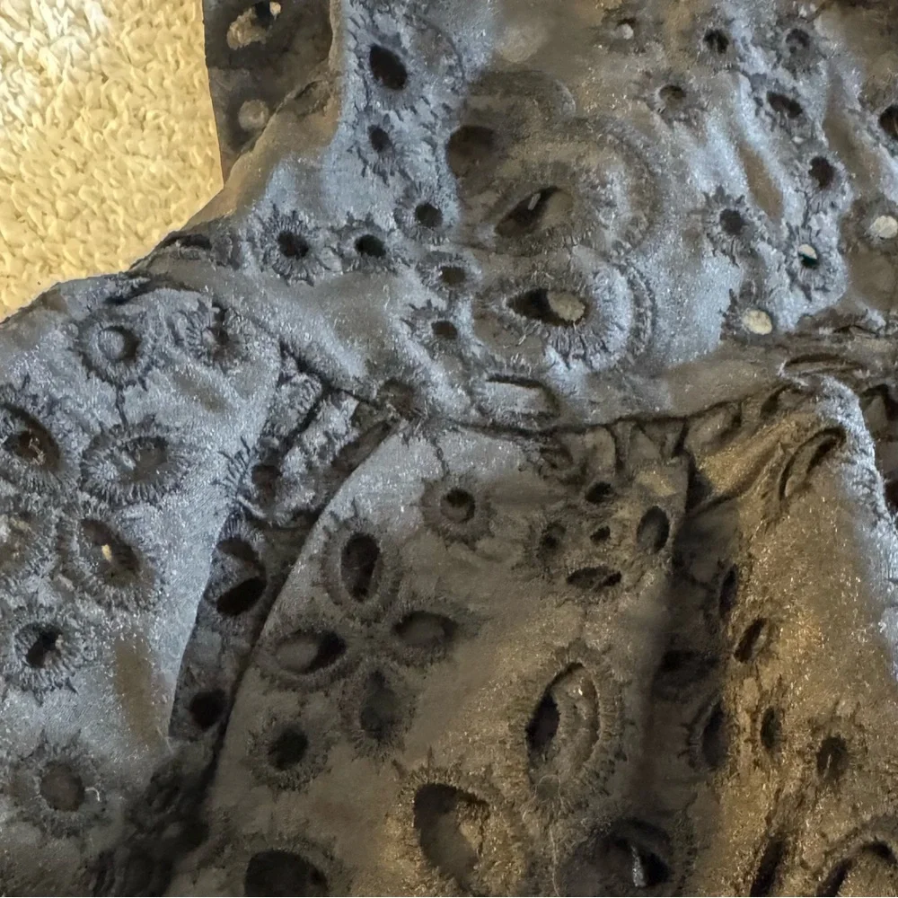 H&M Top Womens size XL Elegant Black Lace Embroidered eyelet Front tie Blouse‎